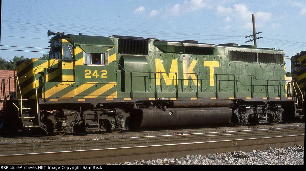 MKT 242--GP40